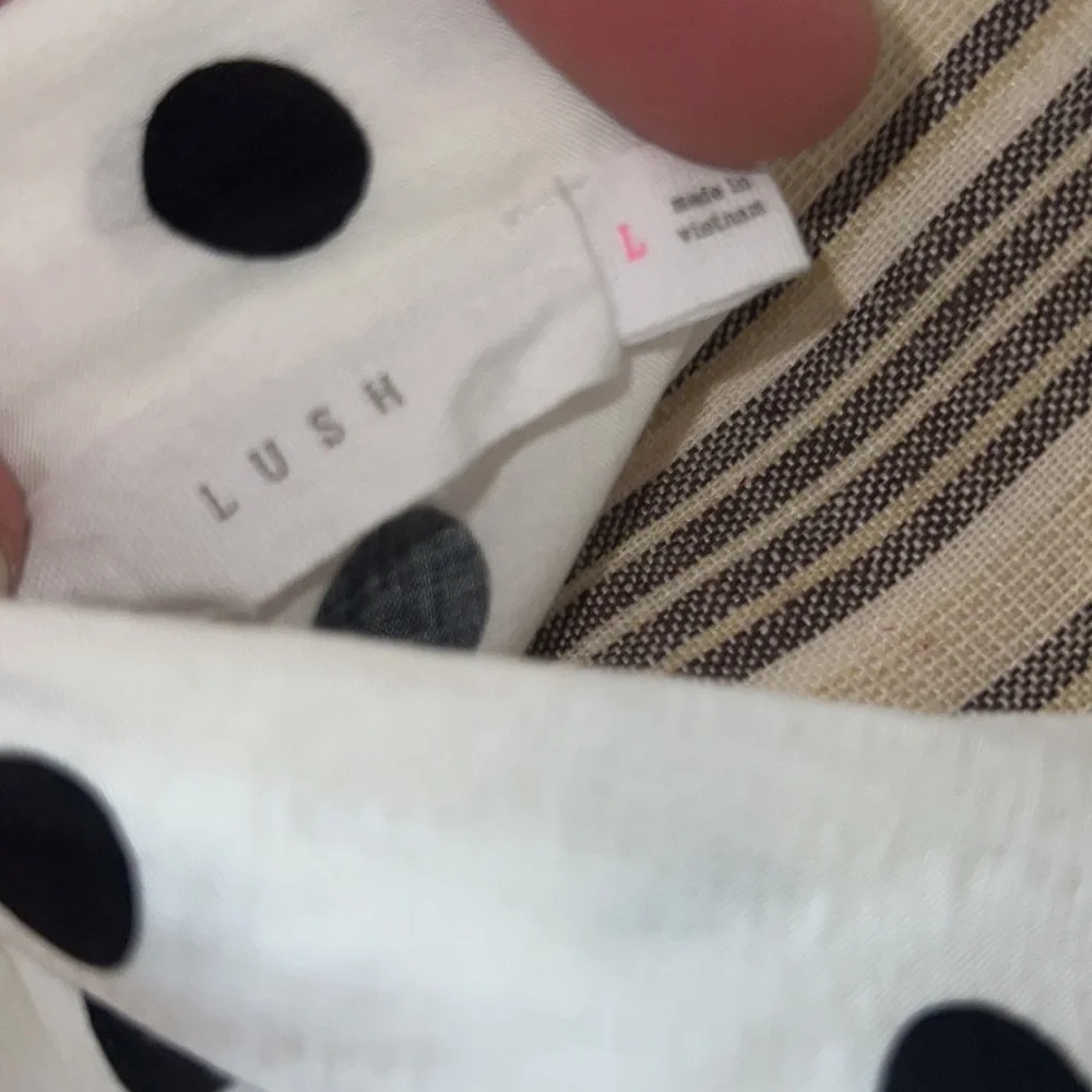 * Lush White w/Black Polka Dots Button Down Tie Front Top Size Large - Picture 5 of 8